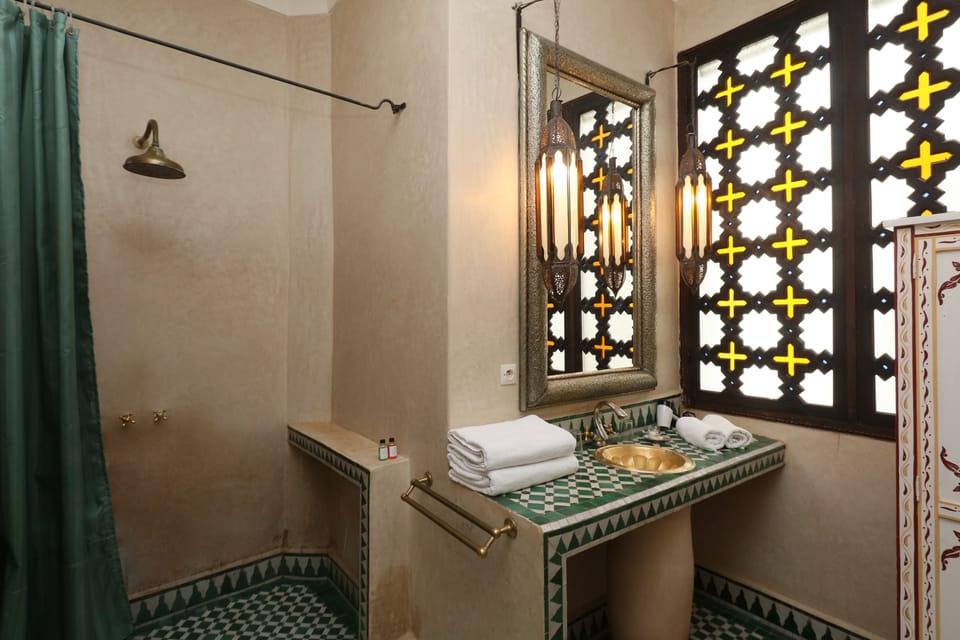 Double or Twin Room, Courtyard View | Bathroom sink