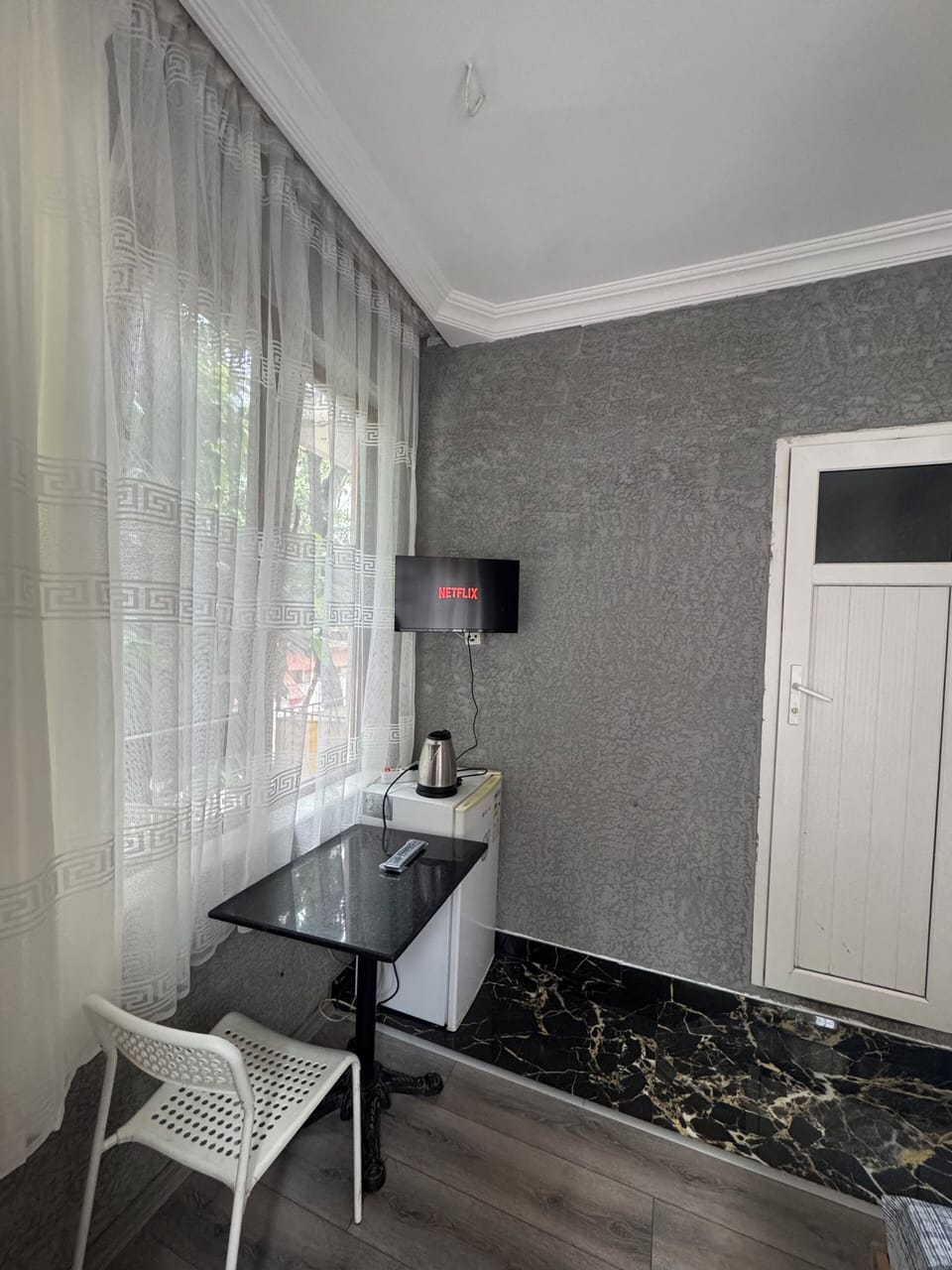 Desk, laptop workspace, iron/ironing board, free WiFi