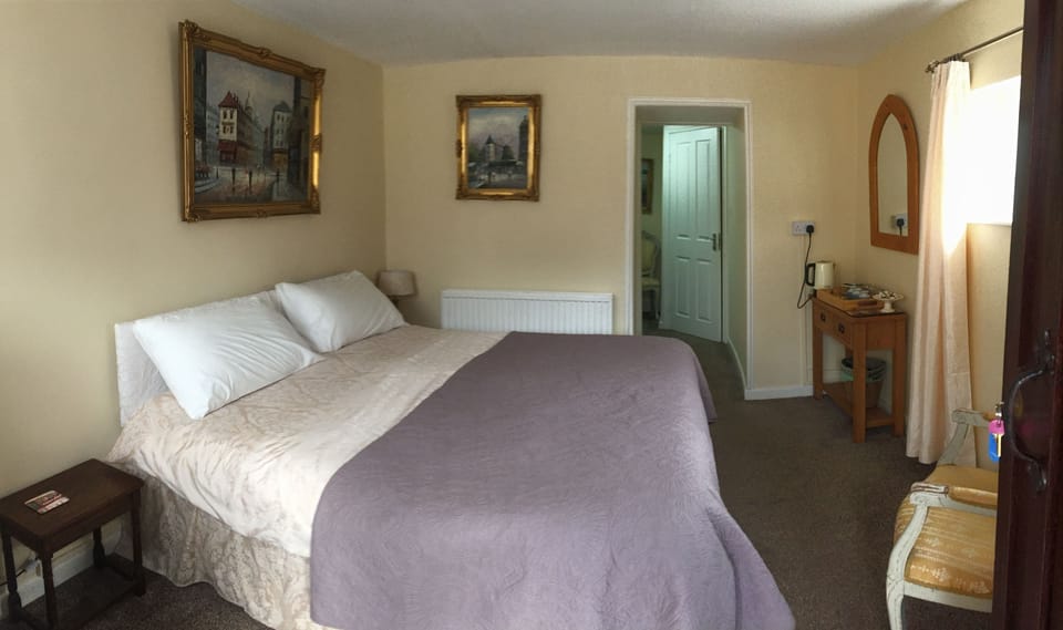 Iron/ironing board, free WiFi, bed sheets