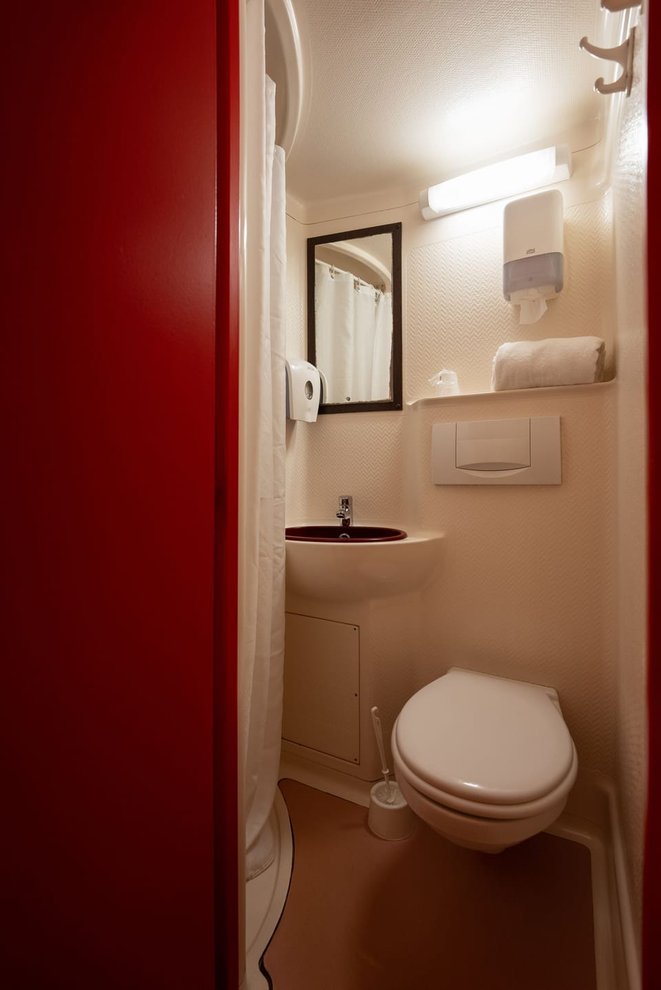 Standard Room, Multiple Beds | Bathroom | Shower, eco-friendly toiletries, towels