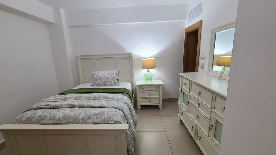 2 bedrooms, Egyptian cotton sheets, premium bedding, pillowtop beds