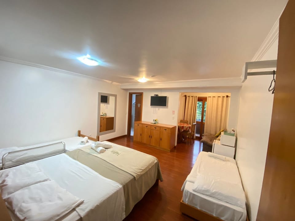 Quadruple Room | Minibar, blackout drapes, soundproofing, iron/ironing board