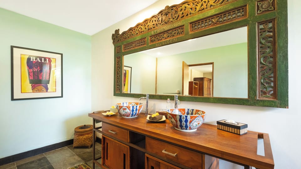 Superior Villa | Bathroom | Separate tub and shower, deep soaking tub, free toiletries, hair dryer