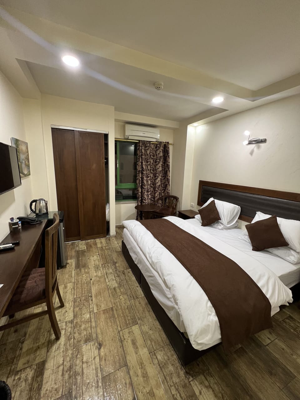 WiFi (free), bed sheets