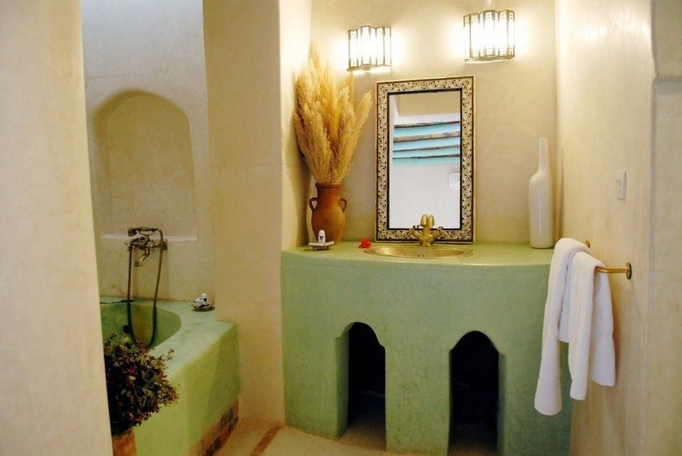 Double Room (Dune) | Bathroom | Shower, rainfall showerhead, hair dryer (on request), towels