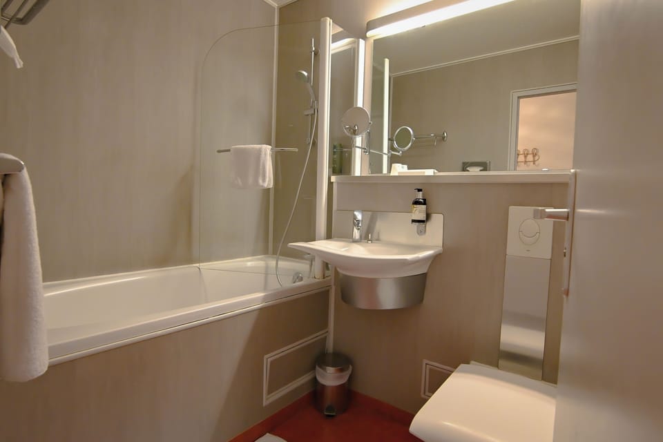 Double or Twin Room | Bathroom | Hair dryer