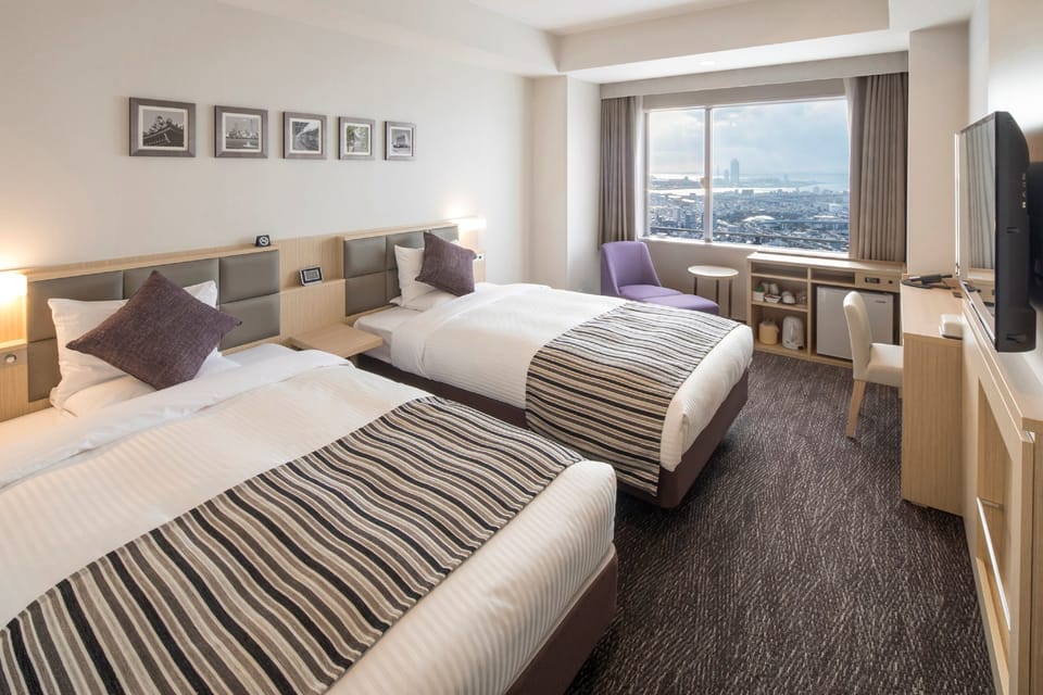 Premium bedding, in-room safe, blackout drapes, soundproofing