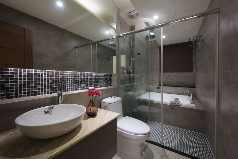 Luxury Quadruple Room, Non Smoking | Bathroom | Separate tub and shower, rainfall showerhead, free toiletries