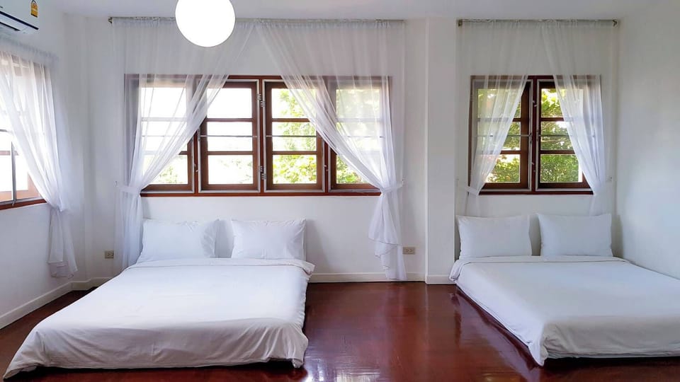 Family Quadruple Room | In-room safe, free WiFi, bed sheets