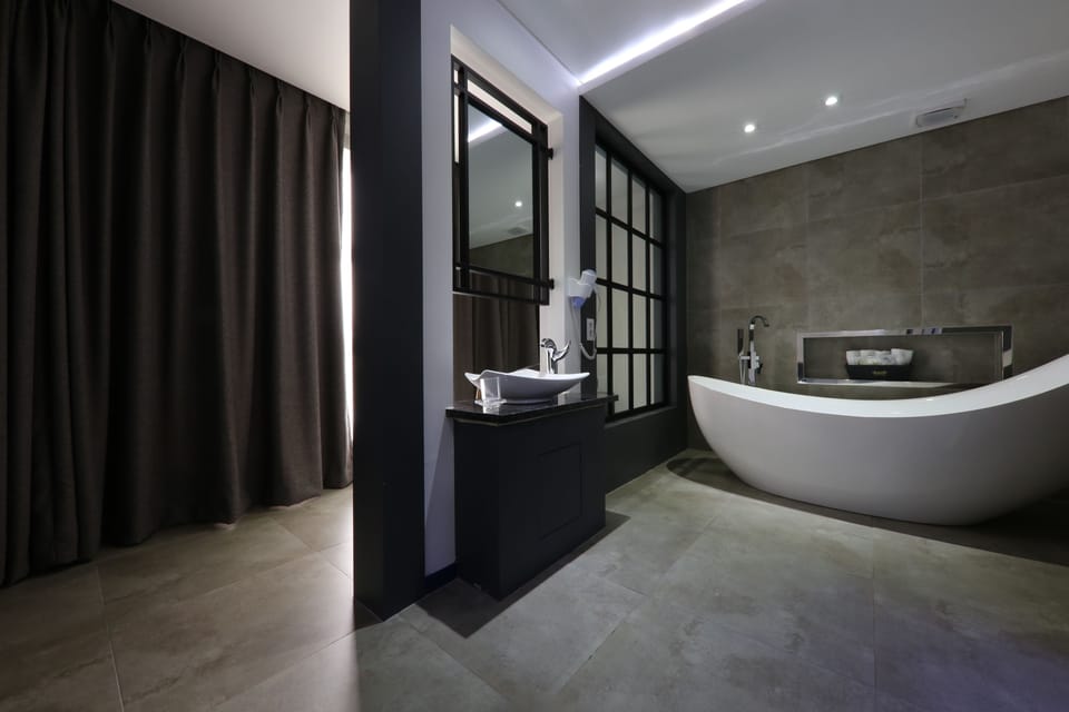 Honeymoon Triple Room | Premium bedding, down comforters, desk, soundproofing