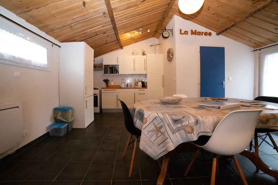 Comfort Studio | Private kitchen | Fridge, microwave, oven, coffee/tea maker