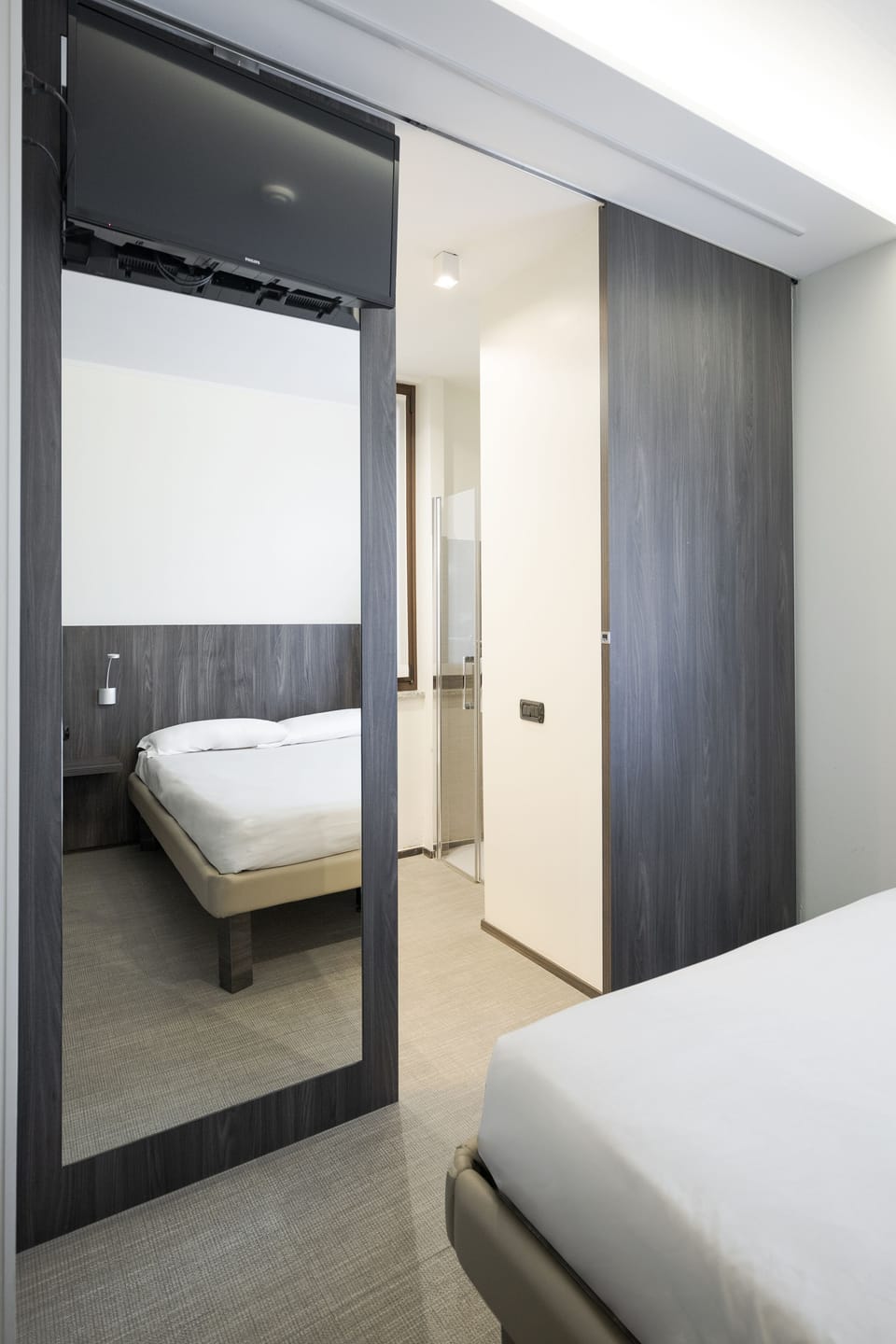 Standard Double or Twin Room, City View | Bathroom | Shower, rainfall showerhead, designer toiletries, hair dryer