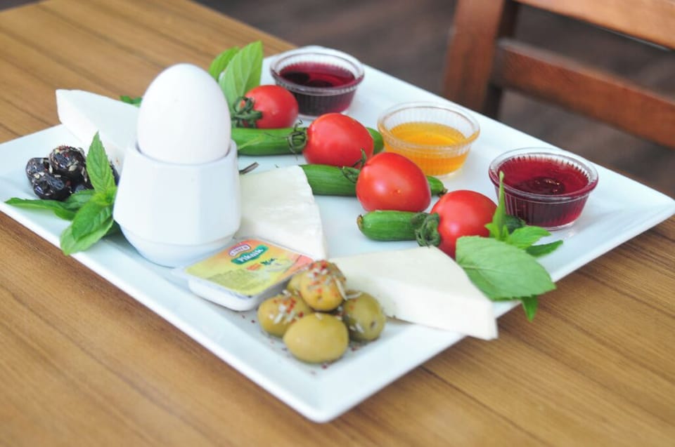 Daily local cuisine breakfast for a fee