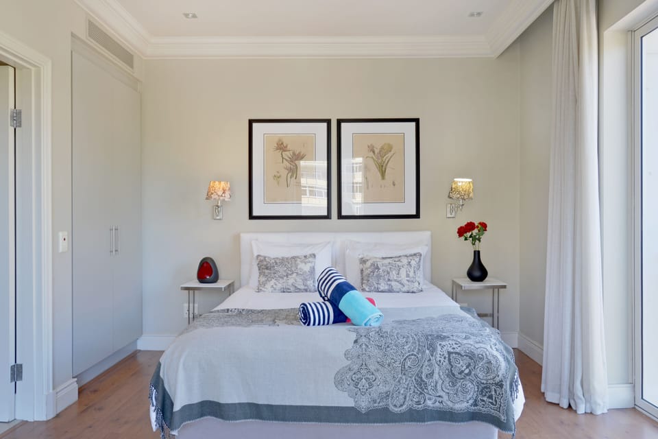 Luxury Apartment (414) | 1 bedroom, in-room safe, individually decorated, individually furnished