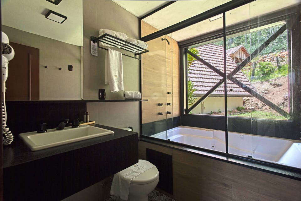 Chalet, Bathtub (Fioreze) | Deep soaking bathtub
