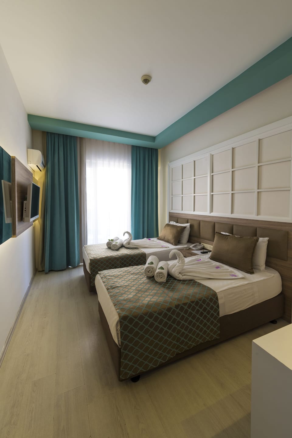 Free minibar items, desk, WiFi, bed sheets