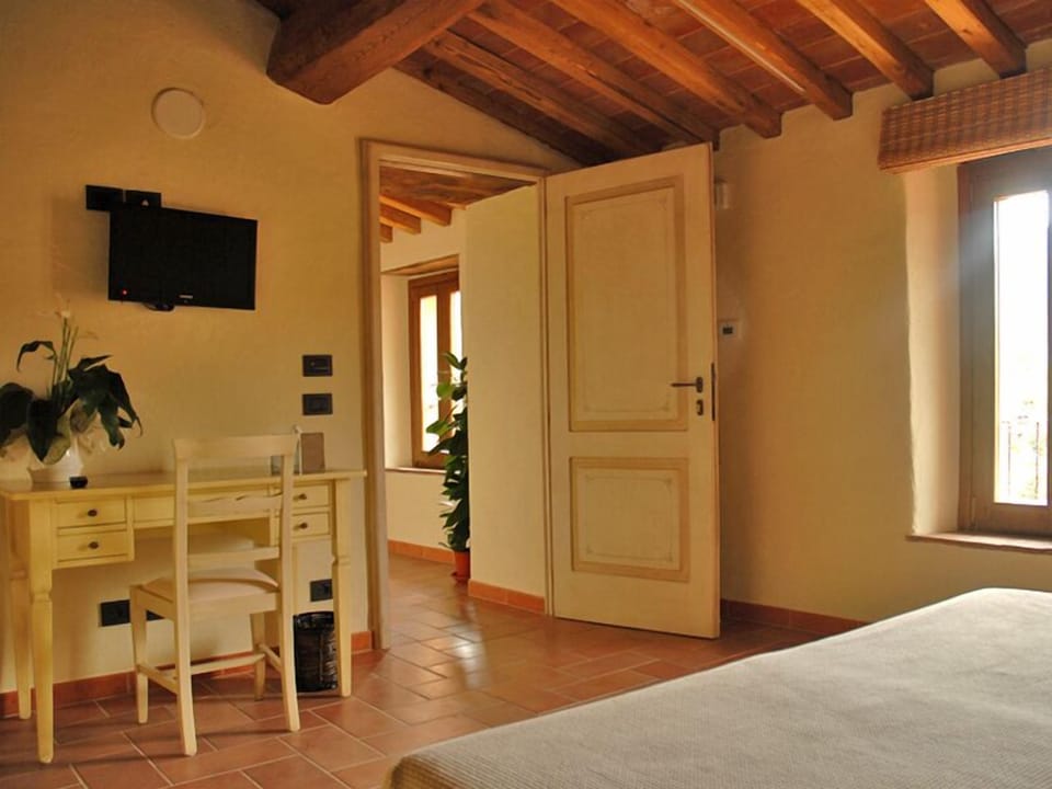 Double or Twin Room, Non Smoking | Room amenity