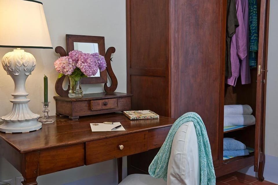 Double Room, Courtyard View | Desk, free WiFi, bed sheets