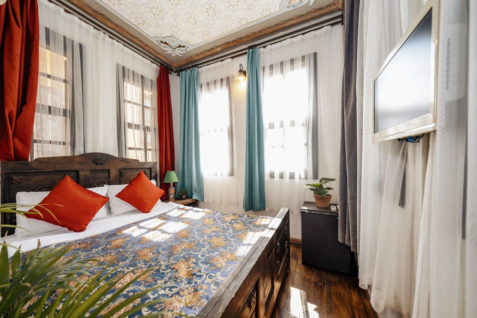 Economy Double Room | Egyptian cotton sheets, premium bedding, desk, free WiFi