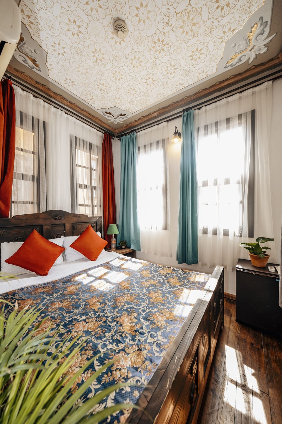 Economy Double Room | Egyptian cotton sheets, premium bedding, desk, free WiFi