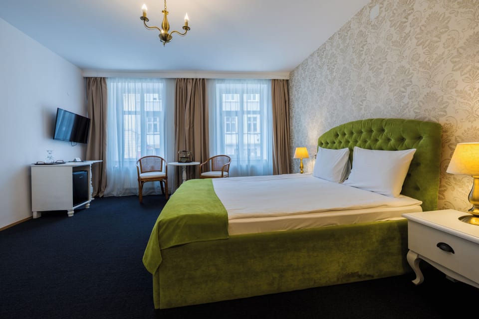 Triple Room | Individually decorated, desk, soundproofing, free WiFi