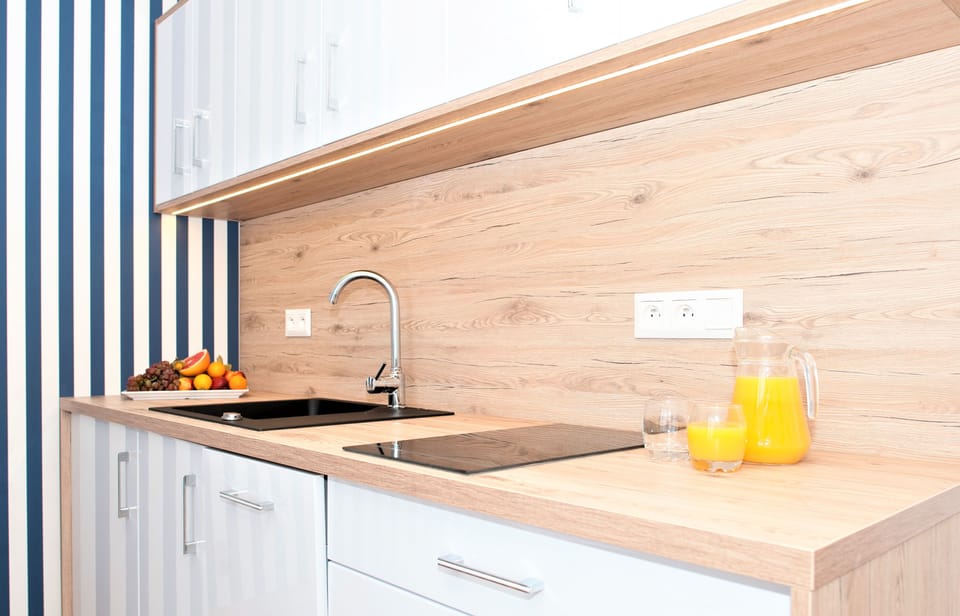 Apartment, 1 Bedroom, Kitchenette | Private kitchenette | Fridge