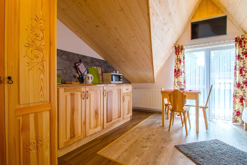 Standard Double Room | Laptop workspace, iron/ironing board, free WiFi, bed sheets
