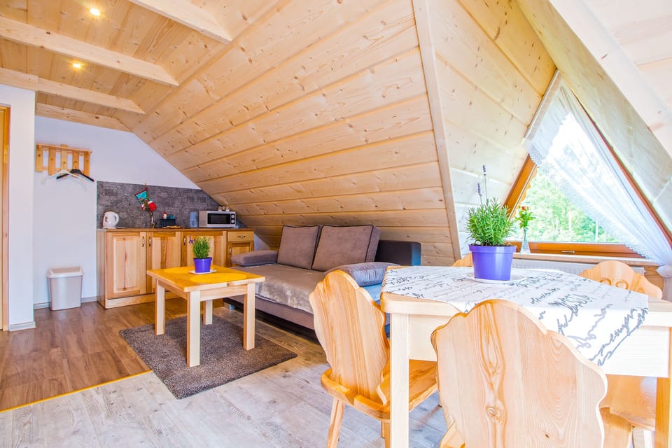 Family Suite, 2 Bathrooms | Laptop workspace, iron/ironing board, free WiFi, bed sheets