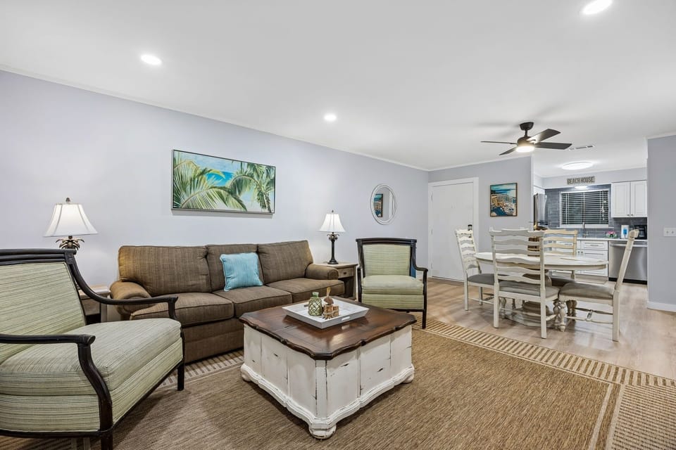 Condo, 2 Bedrooms | Living area | TV, fireplace, Netflix, Hulu