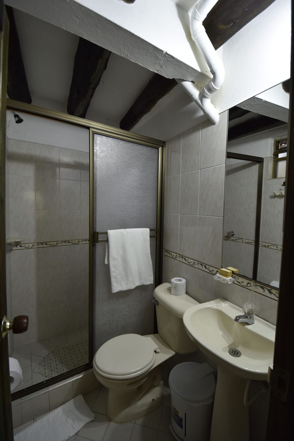 Room, Multiple Beds | Bathroom | Shower, free toiletries