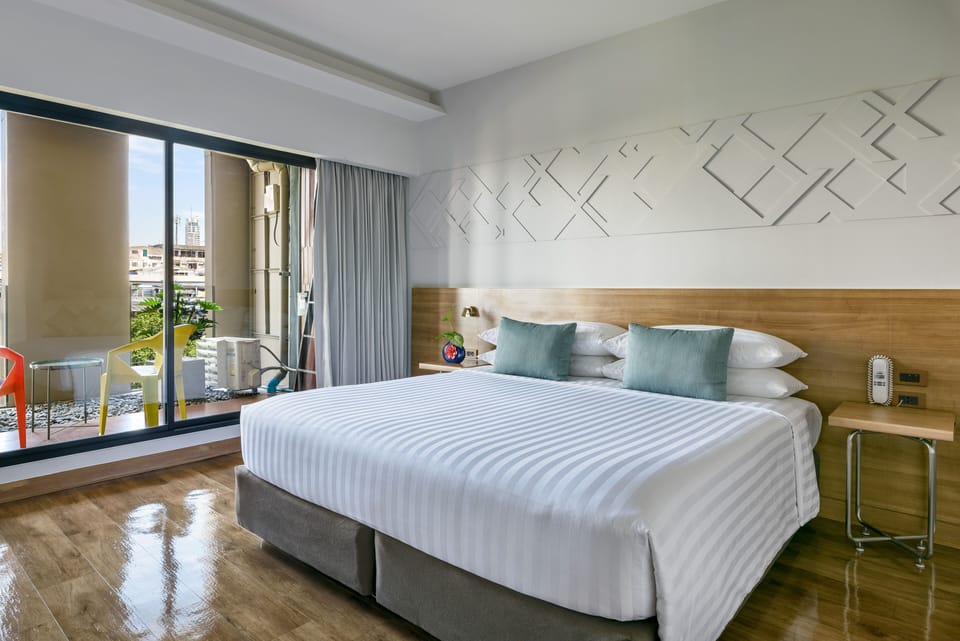 VELA Suite Room  | Premium bedding, in-room safe, desk, laptop workspace