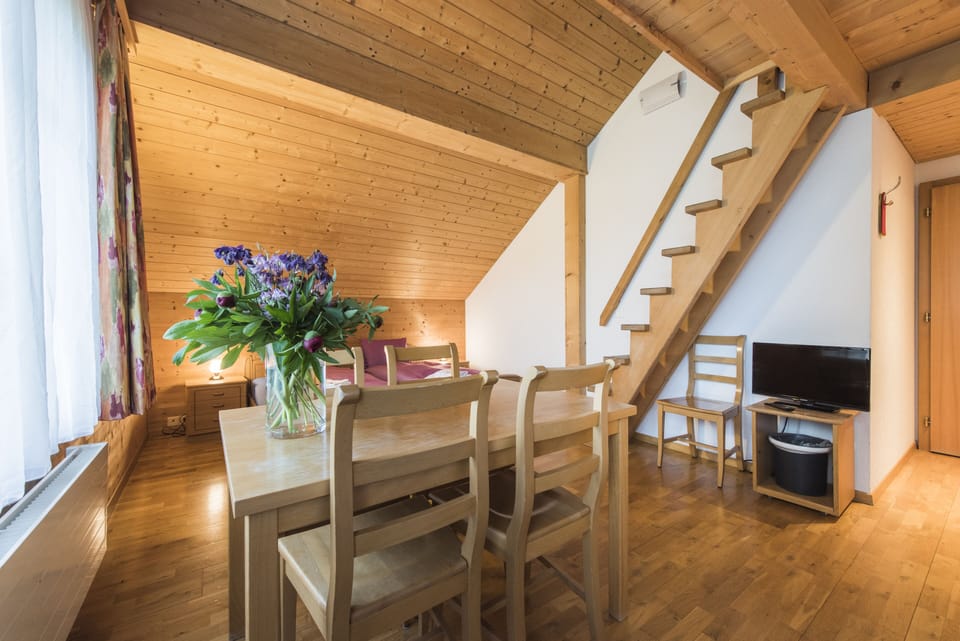 Apartment (Five bed room) | Hypo-allergenic bedding, desk, free cribs/infant beds, free WiFi