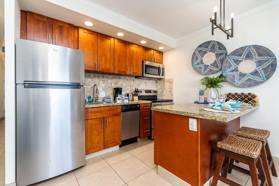 Condo, 1 Bedroom | Private kitchen | Coffee/tea maker, fridge, microwave, oven