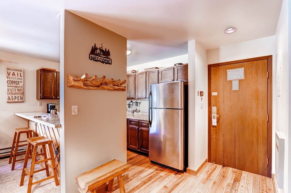 Condo, 1 Bedroom | Private kitchen | Coffee/tea maker, full-size fridge, microwave, oven