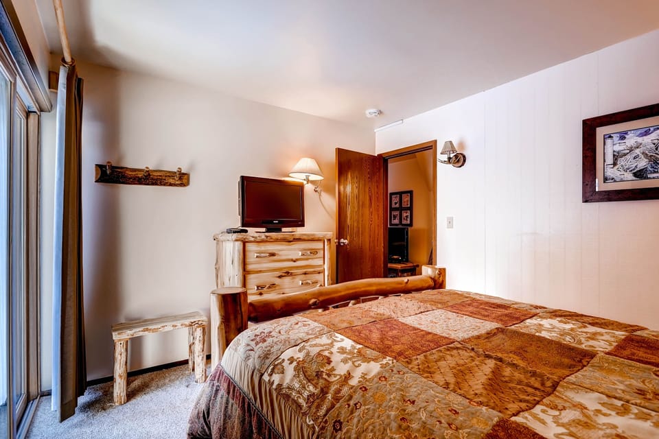 Condo, 1 Bedroom | 1 bedroom, WiFi (free), bed sheets