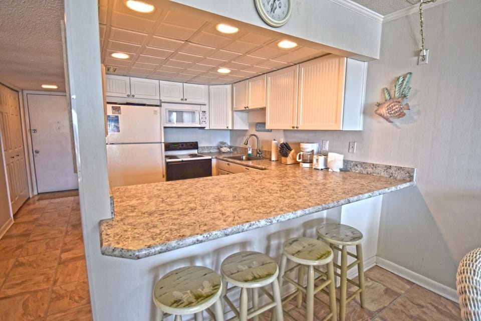 Condo, 2 Bedrooms | Private kitchen | Fridge, microwave, dishwasher, coffee/tea maker