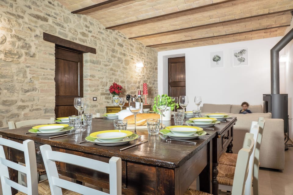 Apartment, 4 Bedrooms | Dining room