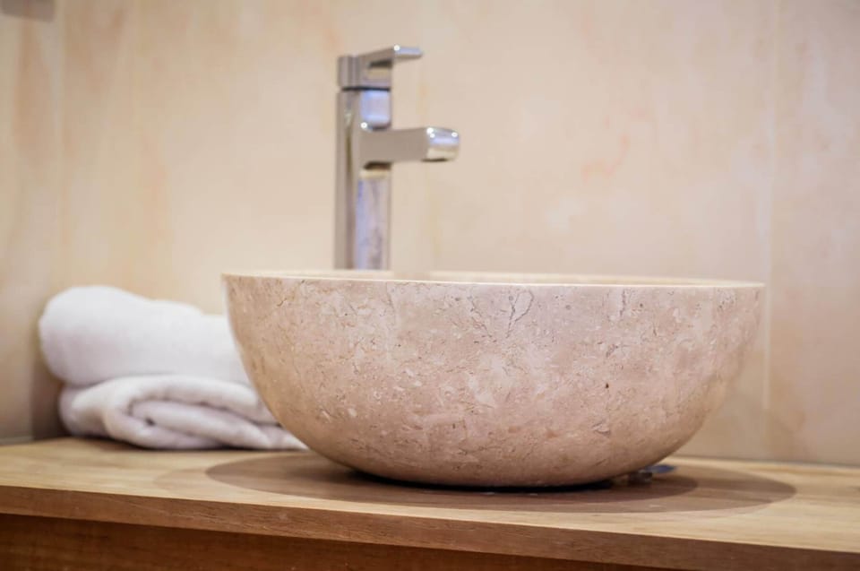 Twin Room | Bathroom | Deep soaking tub, free toiletries, hair dryer, towels