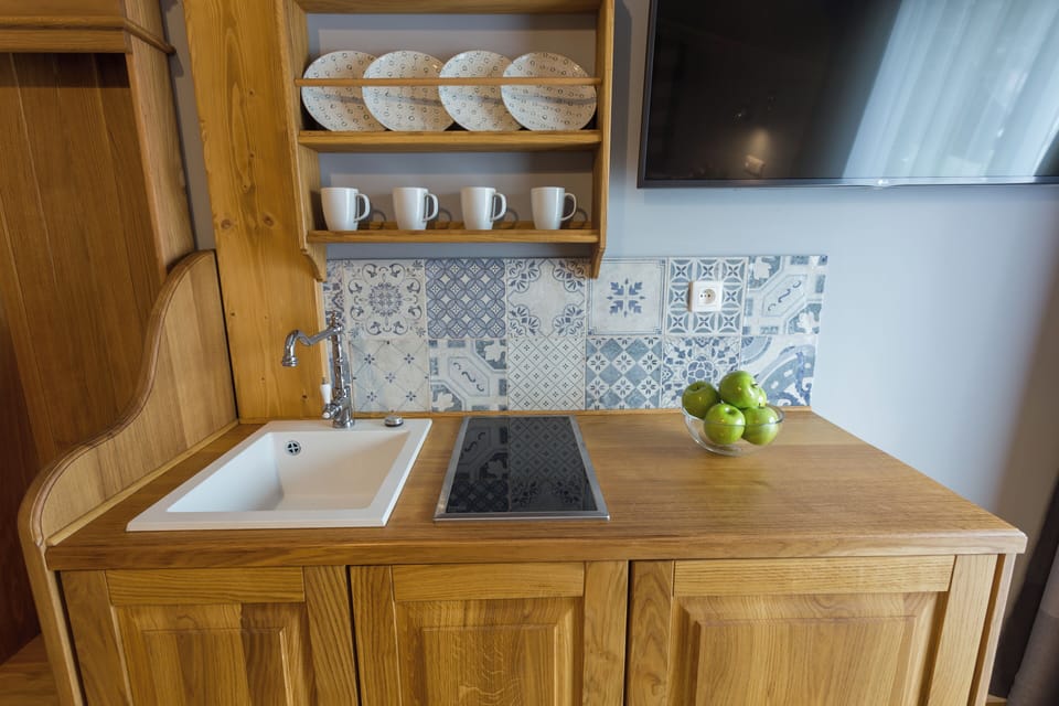 Full-size fridge, electric kettle, highchair, freezer