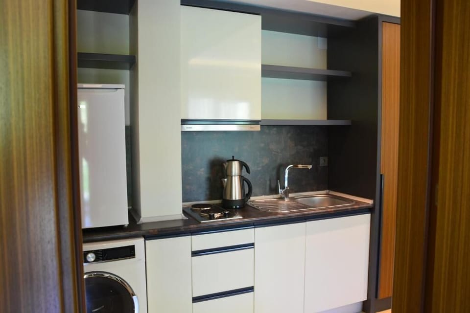 Deluxe Suite, 1 Bedroom, Balcony | Private kitchen | Mini-fridge, electric kettle