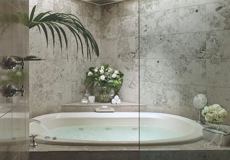 Club One-Bedroom Suite | Deep soaking bathtub