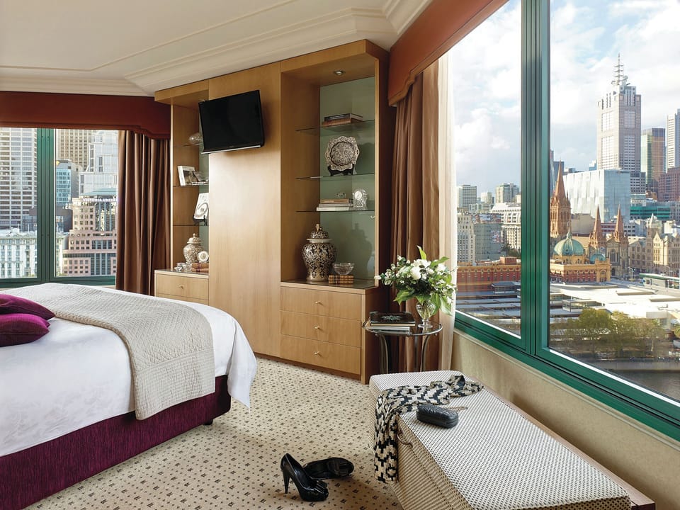 Club One-Bedroom Suite | Egyptian cotton sheets, premium bedding, pillowtop beds, minibar