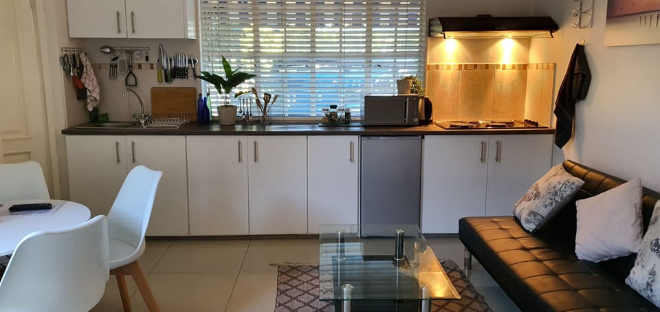 Comfort Studio Suite, 1 Queen Bed with Sofa bed (Bonsai Flat) | Private kitchen | Shared fridge, microwave, coffee/tea maker, electric kettle