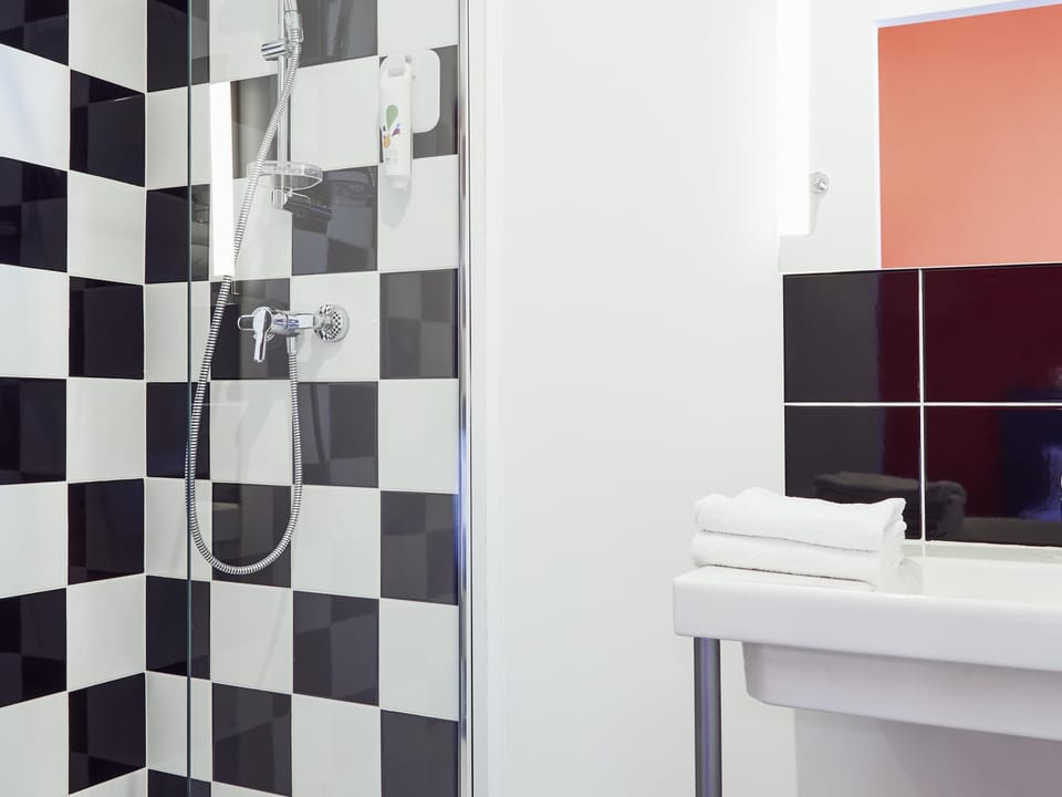 Standard Room, 1 Double Bed | Desk, soundproofing, iron/ironing board, free cribs/infant beds
