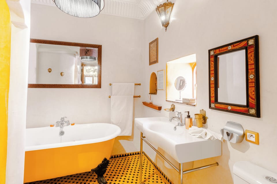 Deluxe Twin Room, Private Bathroom, Garden View (Koutoubia) | Bathroom | Free toiletries, hair dryer, towels, soap