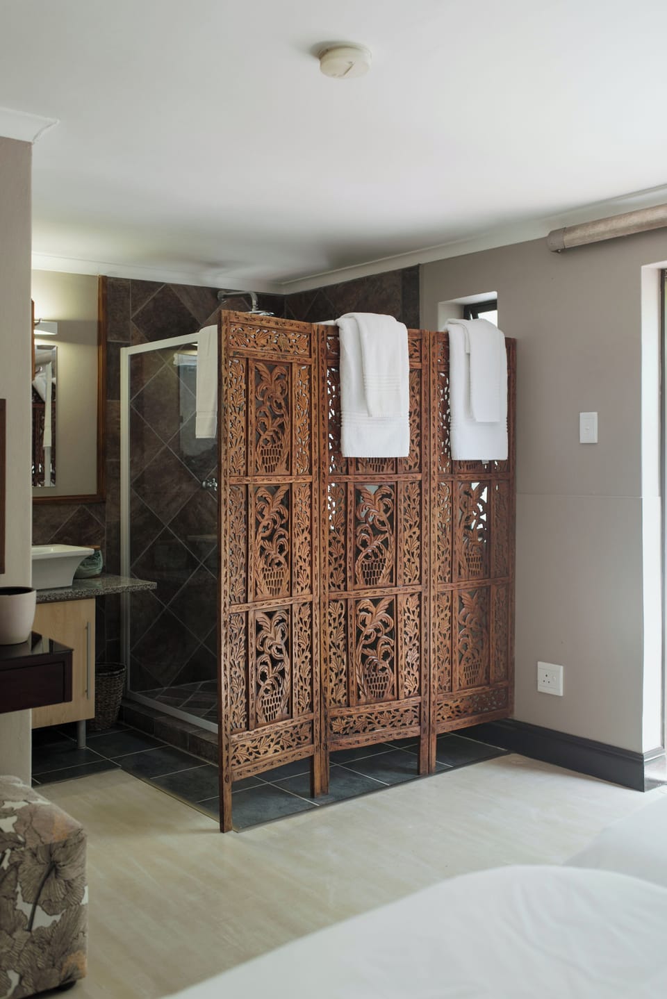 Standard Twin Room | Bathroom | Bathrobes, towels