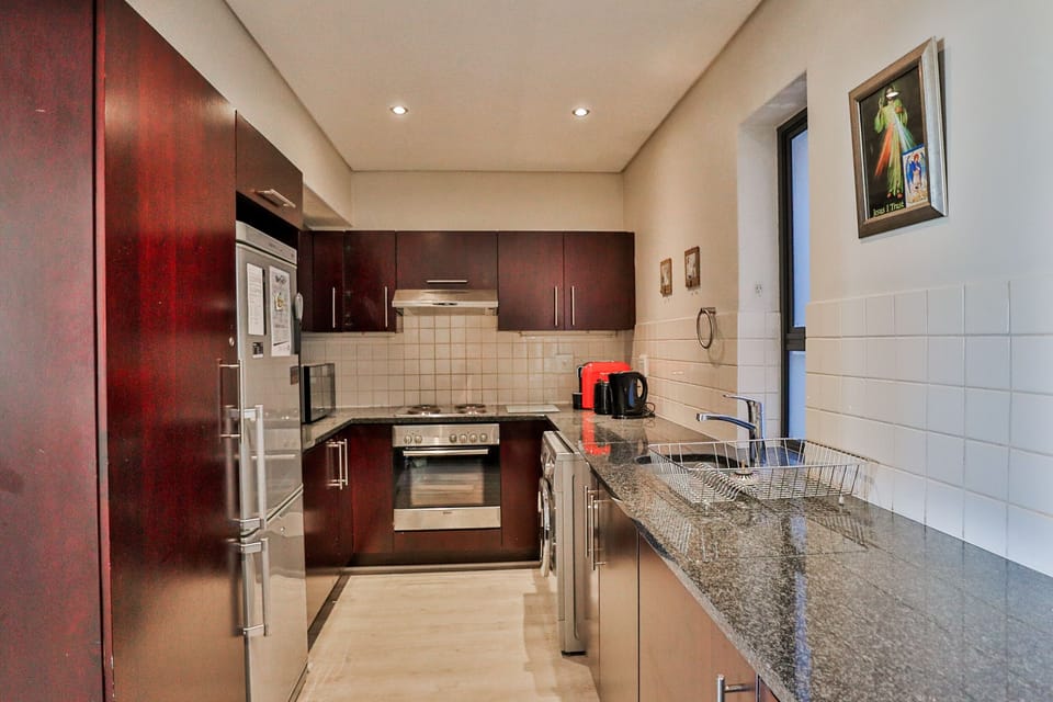 Apartment (2 Bedrooms) | Private kitchen | Fridge, microwave, oven, stovetop