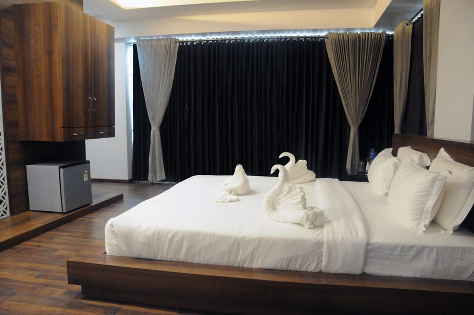 Superior Room | Premium bedding, minibar, in-room safe, rollaway beds
