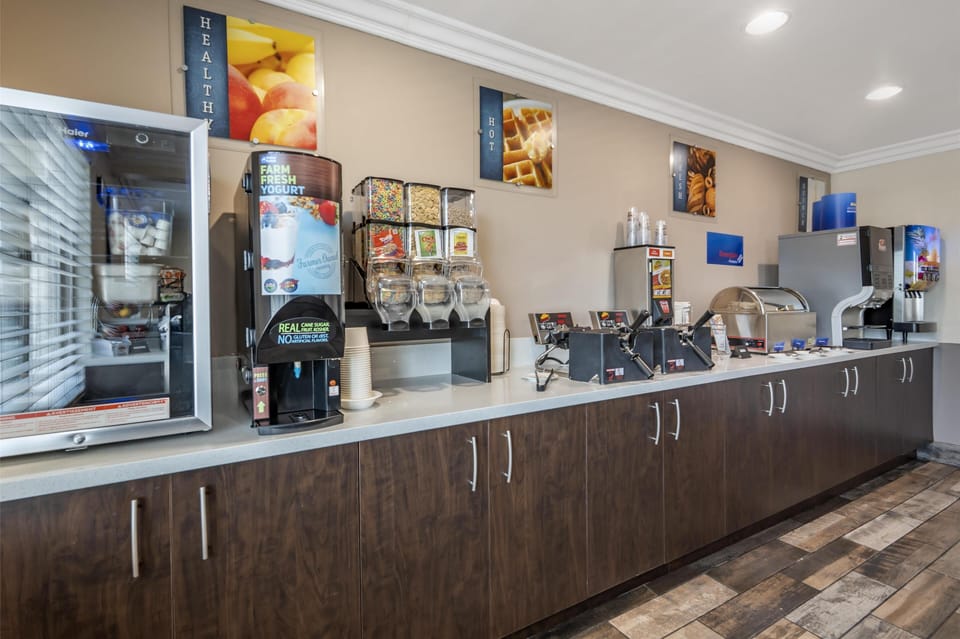 Free daily continental breakfast