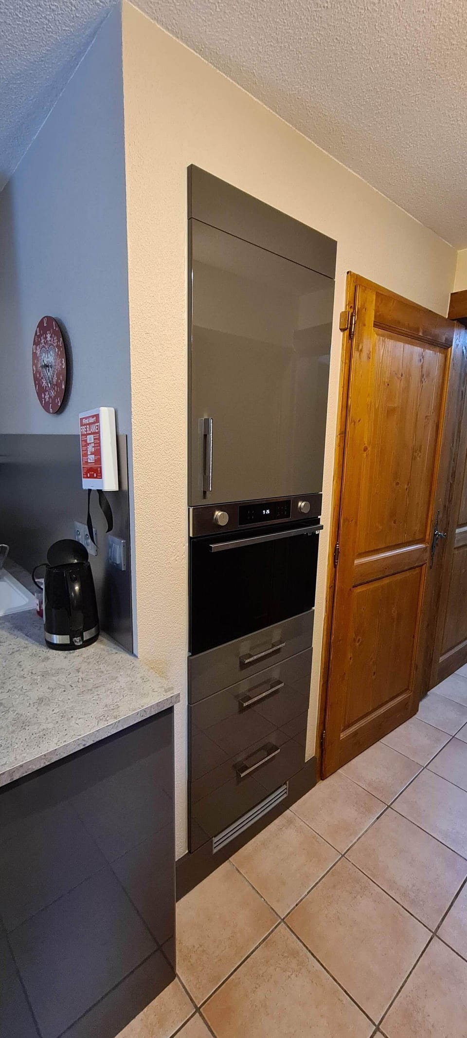 Oven with microwave, storage